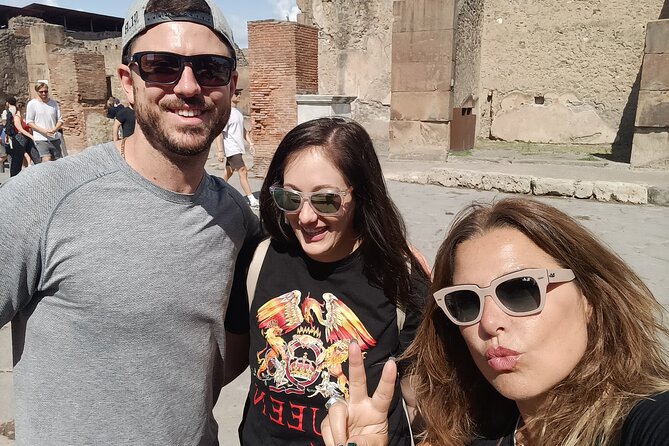 Naples transfer to Pompeii guided tour and Back - Should you book this Naples to Pompeii guided transfer?