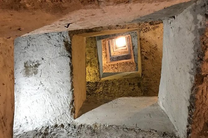 Naples Underground Spanish Quarters with Guide - The Spanish Quarters angle: why the location matters