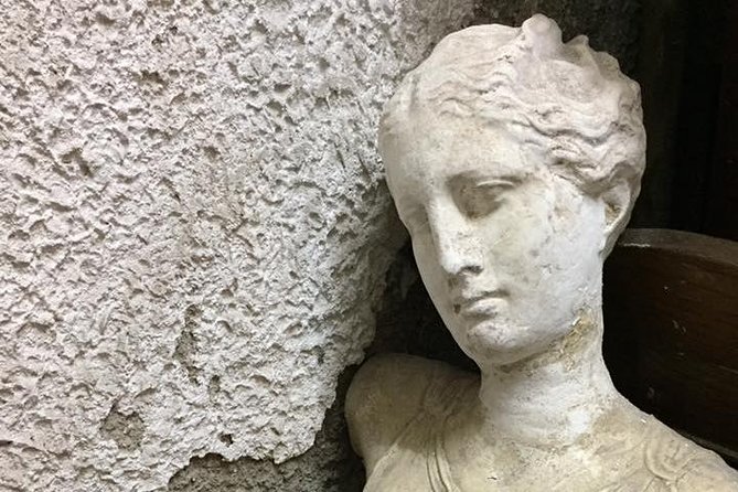 Naples Underground Spanish Quarters with Guide - Small-group feel: max 40 people and why it helps