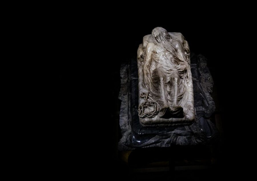 Naples Veiled Christ OR 3D Caravaggio: sculpture guided tour - Sansevero Chapel and the Veiled Christ: the main event