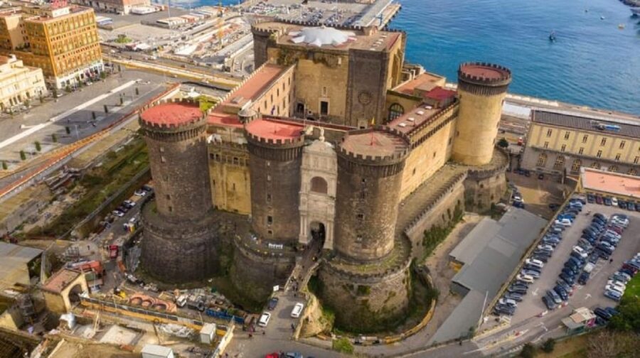 Naples: walk through the city's alleys with local guide - Starting at McDonald’s Napoli Medina, then finding your bearings fast