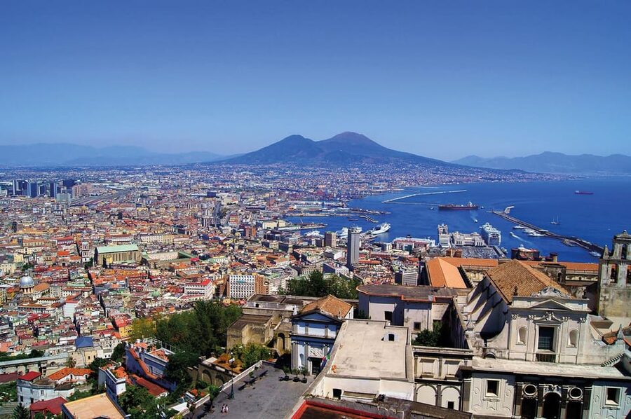 Naples: walk through the city's alleys with local guide - Spaccanapoli: the famous spine of Naples where food culture takes center stage