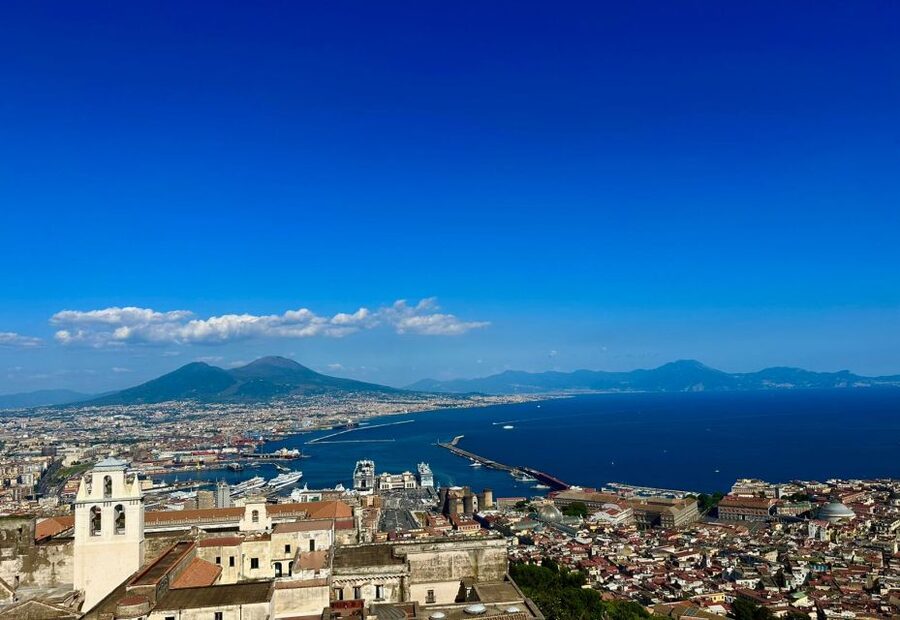 Naples: walk to Naples with local guide - Via Toledo: a photo-friendly boulevard with historical texture