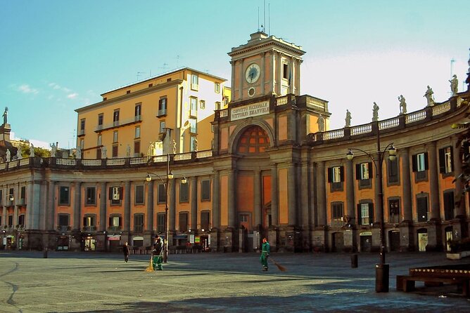 Naples walking tour + Neapolis buried - Lunch and Shopping Breaks: How to Use the 45 Minutes Without Stress