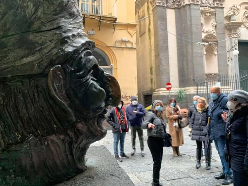Napoli centro storico - tour in Italiano - Starting at the Duomo di Napoli, then making the stories make sense