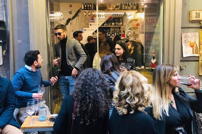 Napoli Pub Crawl in the Old Town - Route in words: Spanish Quarters to Piazza Bellini