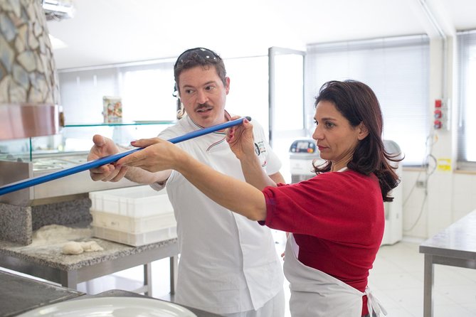 Neapolitan Pizzamaker for One Day - The wood-oven stage: what you learn about heat and timing