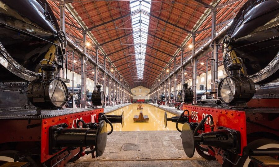 Pietrarsa Railway Museum Guided Tour & Transfer - Meeting your guide and skipping the entry line