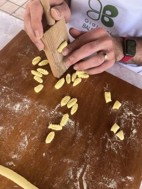 Pompei: Cooking class fresh pasta - A cooking class that feels like Sunday dinner in Pompeii’s countryside