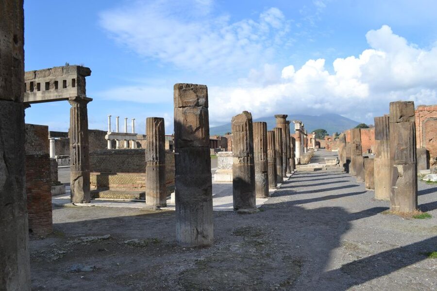 Pompeii: 2-Hour Guided Tour with an Archaeologist - Temple of Apollo and the Big Public Picture Behind the Streets
