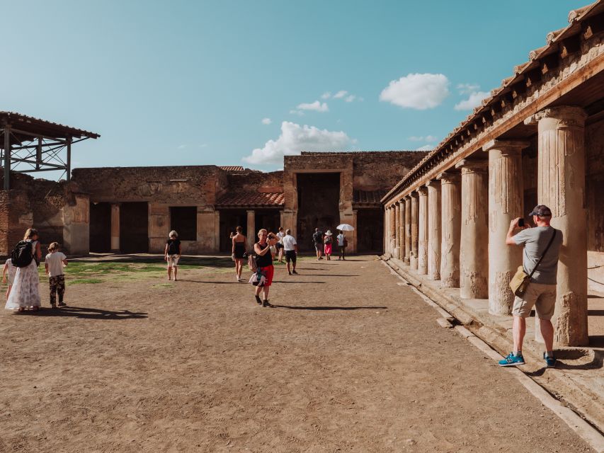 Pompeii: 2-Hour Guided Tour with an Archaeologist - Large Theatre, Amphitheatre, and House of Vettii: Entertainment for Different Crowds