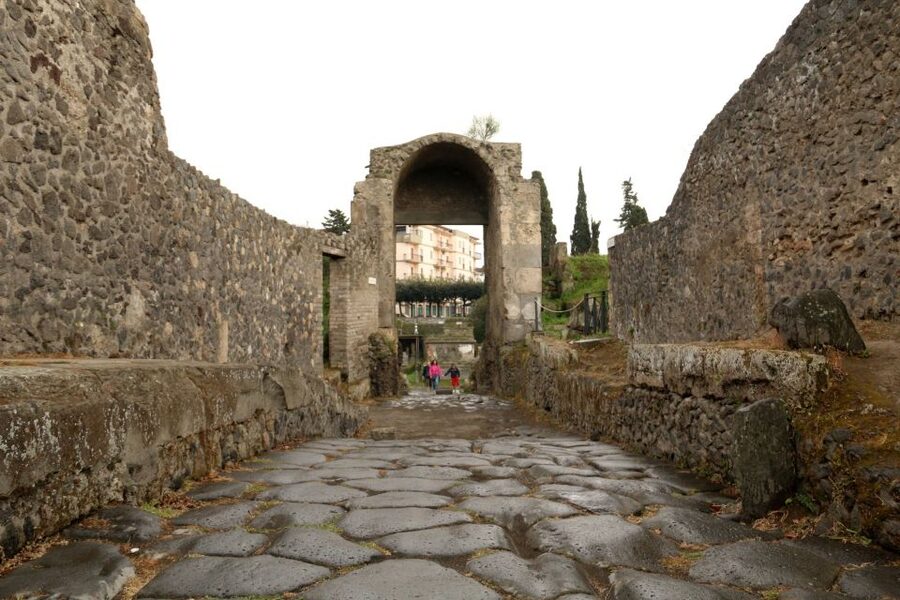 Pompeii 2-Hour Private Tour - Practical tips that make Pompeii feel easier on the ground