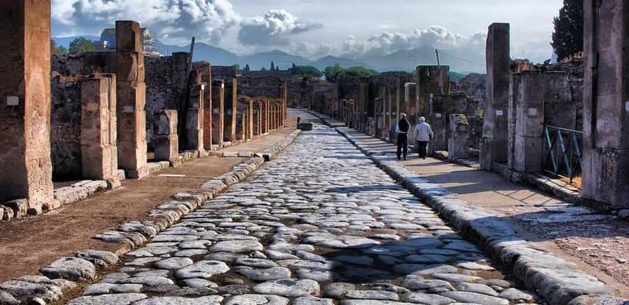 Pompeii 2H Private Guided Tour with Optional Tickets - Meeting at Pompei Scavi, Villa dei Misteri, then getting oriented fast