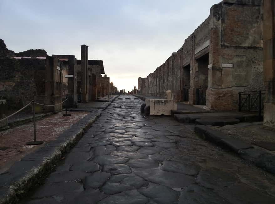 Pompeii : 2h small group tour with an archeologist - Pompeii in 2 hours, with an archaeologist guide
