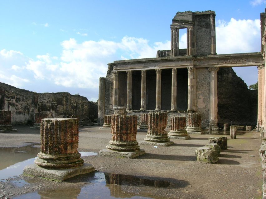 Pompeii 3-Hour Walking Tour - Starting Point and “First Steps” at Porta Marina