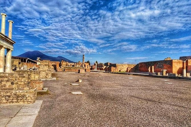 Pompeii 360° - 4-hour tour with an expert Guide in archaeology - Odeon-Theatro Piccolo and the Stabian Baths: entertainment and recovery