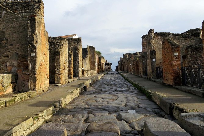 Pompeii- Amalfi Coast tour from Naples, with licensed guide included - Should you book this Naples to Pompeii to Amalfi day tour?