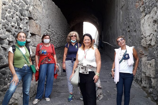 Pompeii Ancient City Walking Tour – Italian & English Guide - Casa dei Vettii: freed slaves who still spent big