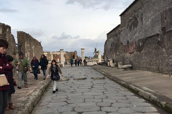 Pompeii and Amalfi Coast From Naples - A private day that links Pompeii to the Amalfi coast