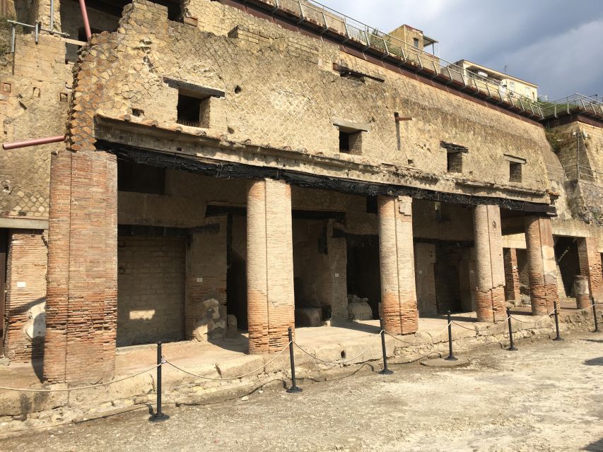 Pompeii and Herculaneum: Guided Tour with an Archaeologist - Pompeii with an archaeologist: from Porta Marina Inferiore to the Forum