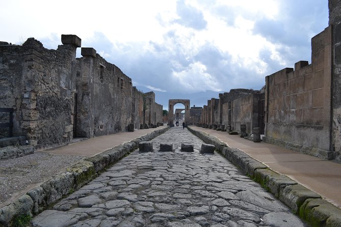Pompeii and Herculaneum led by an Archaeologist with private transport - What the Archaeologist Guide Adds (and Why Short Stops Still Feel Worth It)
