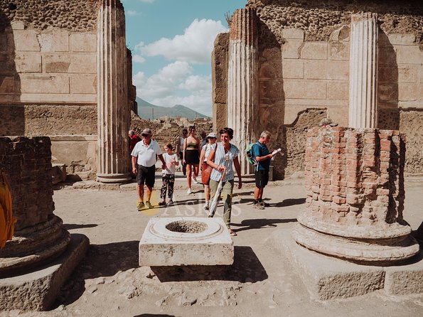 Pompeii and Herculaneum Private Walking Tour with an Archaeologist - Herculaneum houses and sacred corners you will remember