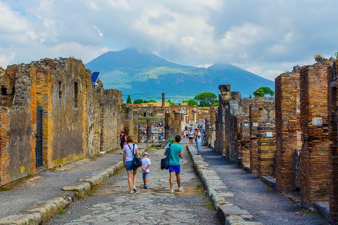 Pompeii and Herculaneum small group tour - skip the line - Pompeii’s famous houses: Menander, Fauno, and the details that stick