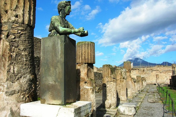 Pompeii and Naples Day Trip from Naples with Street Food - Naples Orientation Tour: Posillipo Views and the Walk Through Spaccanapoli