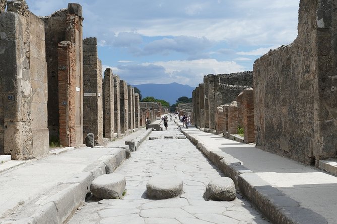 Pompeii and Naples Half-Day Guided Tour from Naples+Skip-the-Line - A 1642 church and convent stop with a rural backstory