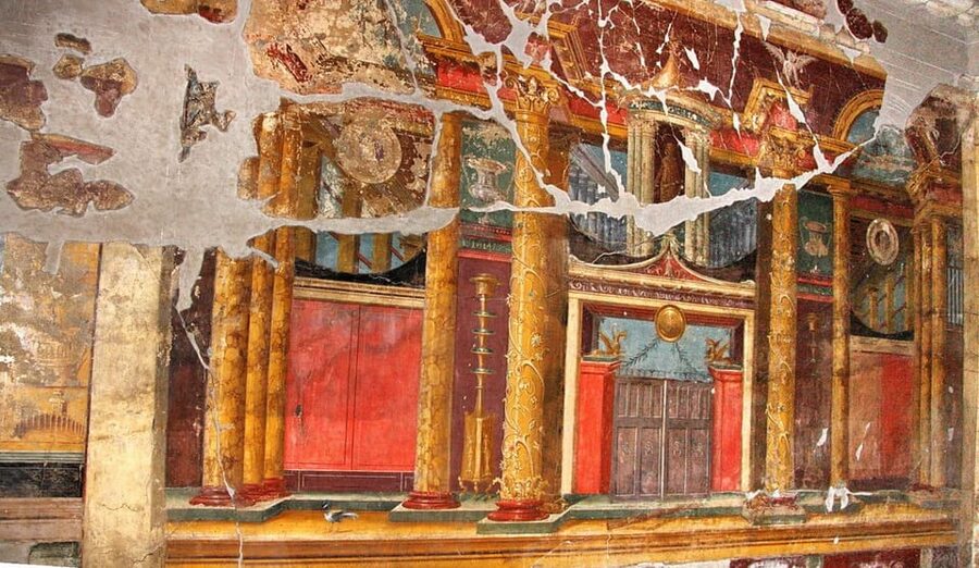 Pompeii and Oplontis: Small Group Tour with an Archaeologist - Break, transfer, and the Circumvesuviana ride to Torre Annunziata