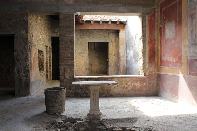 Pompeii and Vesuvius from Naples. Private activity - Naples to Pompeii without the stress: the pickup that sets the tone