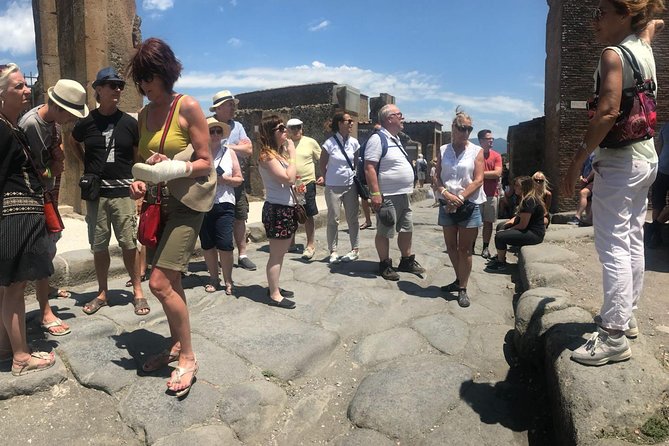 Pompeii and Vesuvius Small Group Tour From Naples with Pizza - Lunch on the slopes: what you get at Ristorante Kona