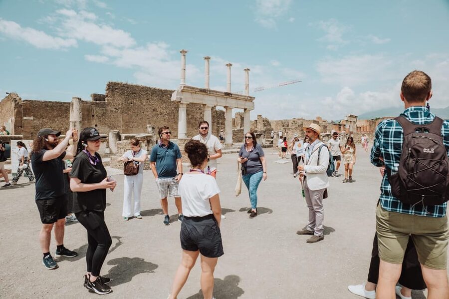 Pompeii: Entry Ticket and Guided Tour with an Archaeologist - Porta Marina and the Temple Area, Getting Oriented Without a Map