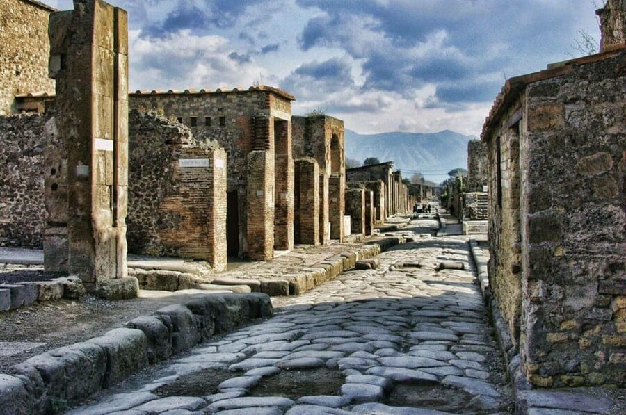 Pompeii: Entry Ticket & Guided Tour with an Expert Historian - Why the Radio Guides and Multilingual Support Matter