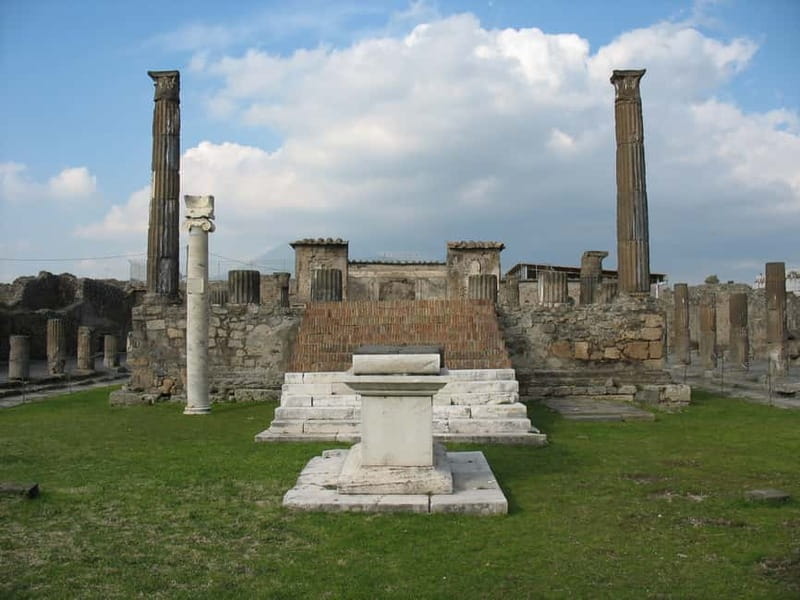 Pompeii: Group Tour with an Archeologist Guide - Baths, the Lupanar, and the Main Street Details You Would Miss Alone