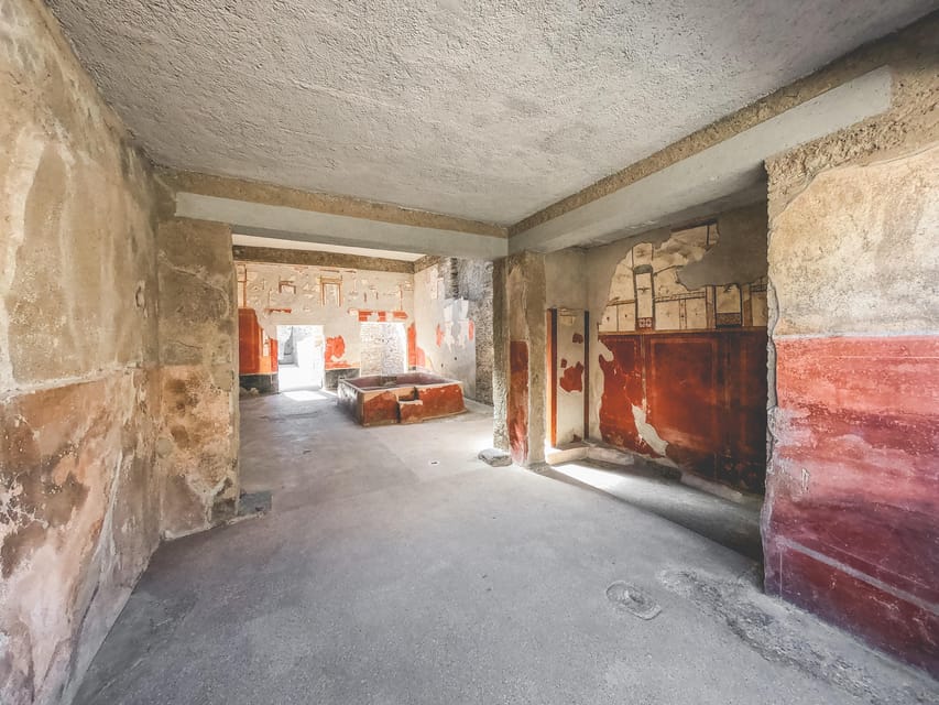 Pompeii: Guided Day Trip to Ruins and 2 Wineries Visits - Meeting at Hortus Pompei, and how the small group pace helps