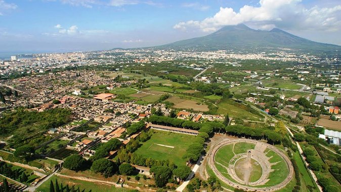 Pompeii Guided Group Tour with Entry Ticket and Archaeologist - Pompeii in Two Hours: what this guided route really covers