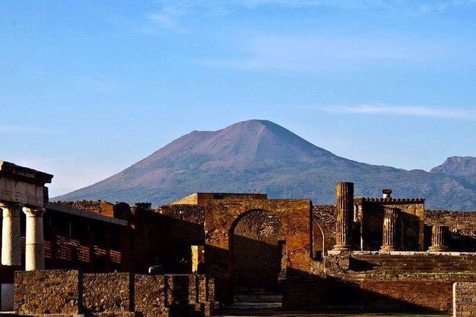 Pompeii Guided Group Tour with Entry Ticket and Archaeologist - Express entry and headsets: how the tour avoids the worst lines