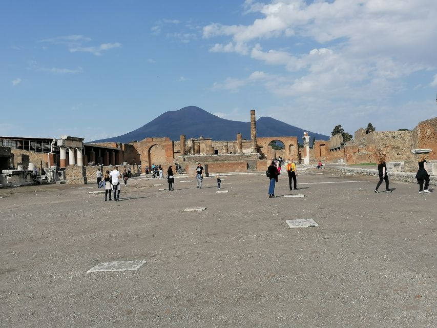 Pompeii: Guided Tour with Archaeologist with max. 12 People - Porta Marina Inferiore and the Theater Quarter: Get Oriented