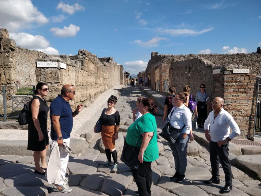 Pompeii Guided Tour with Archeologist - Meeting Outside Coffee Shop Vittoria in Piazza Esedra