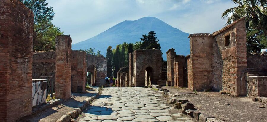 Pompeii Guided Walking Tour – Skip-the-Line Priority Access - Finding Your Authorized Guide at Porta Marina Inferiore