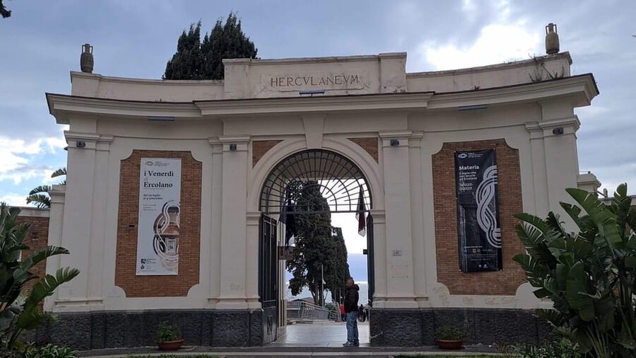 Pompeii & Herculaneum: Skip-the-line & Digital Guide App - Where Herculaneum fits: preservation changes how you feel the ruins