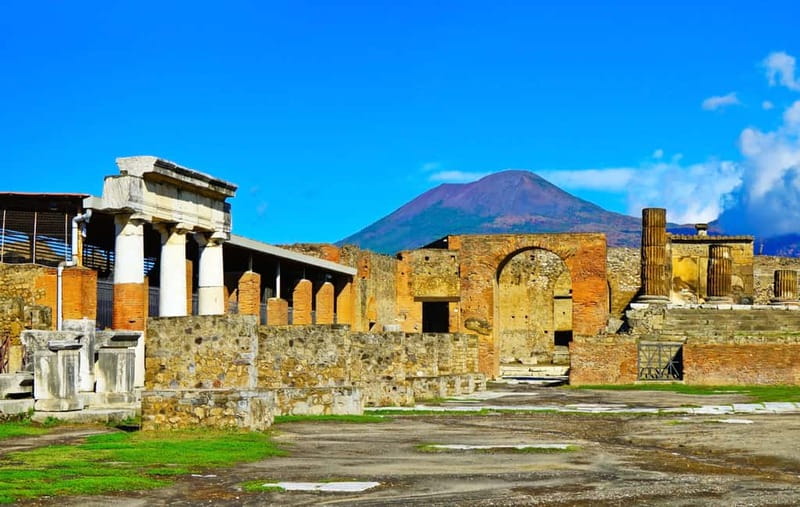 Pompeii & Herculaneum Tour with an archeologist - Herculaneum’s better preservation: upper floors and intact rooms