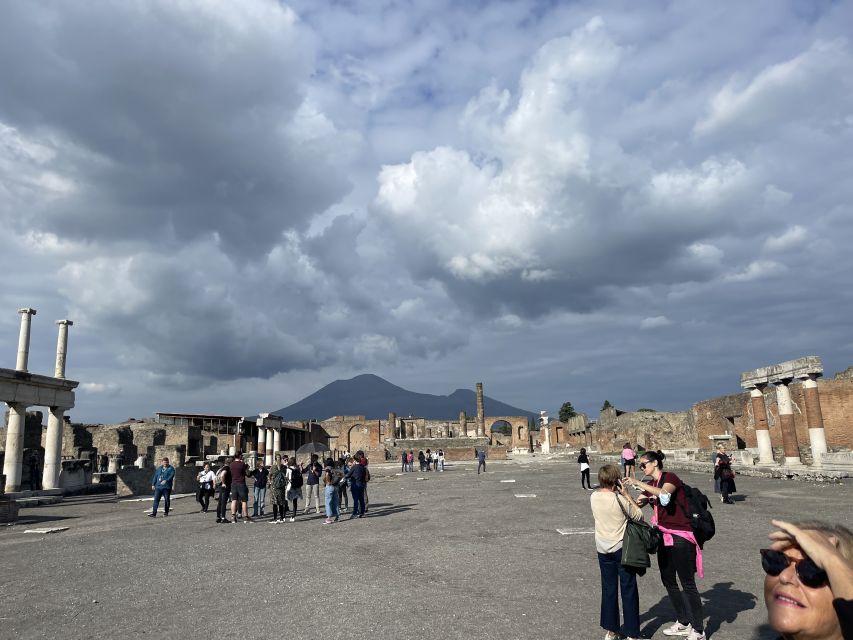 Pompeii: Highlights Guided Walking Tour - What you’ll actually see: Pompeian houses, frescoes, and daily life