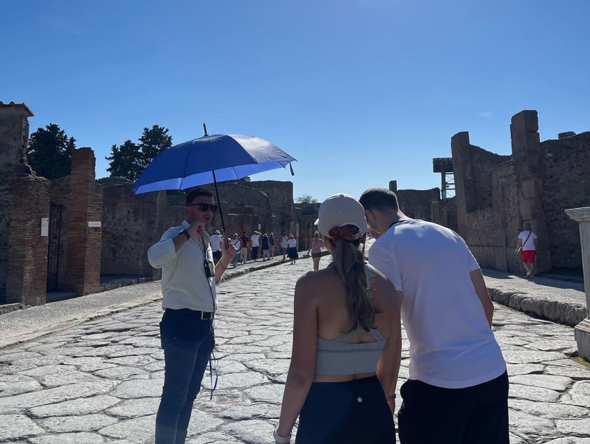 Pompeii in 2h and 30mnt: walk with local guide - Watching the city unfold, then facing the eruption’s reality