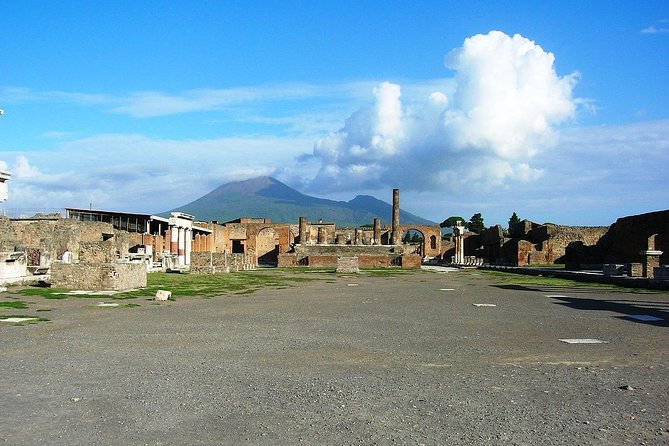 Pompeii: living with the volcano - Reading Pompeii’s Politics on the Walls