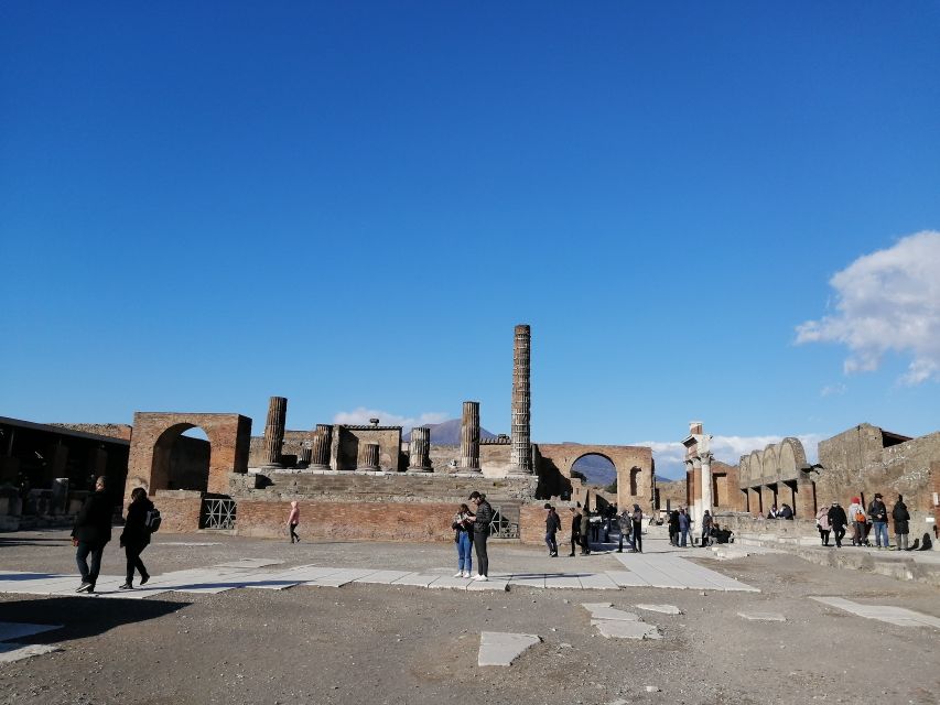 Pompeii: Private Guided Tour with an archeologist - Meeting at Coffee Shop Vittoria, and starting on time