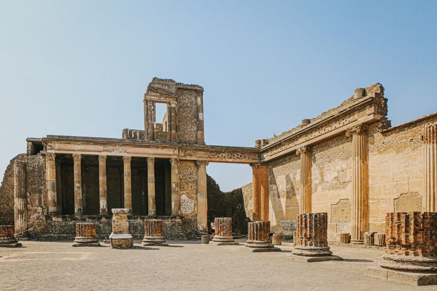 Pompeii: Private Tour with an Archaeologist - House of Menander and the Forum Baths: private rooms and public routines