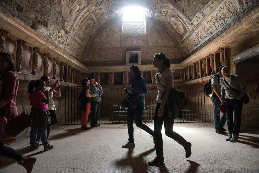 Pompeii: Private Tour with an Archaeologist - Price and logistics: what you are really paying for