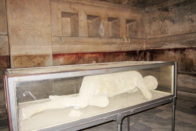 Pompeii private tour with an Official Guide - Meeting at Piazza Esedra, then heading into the ruins